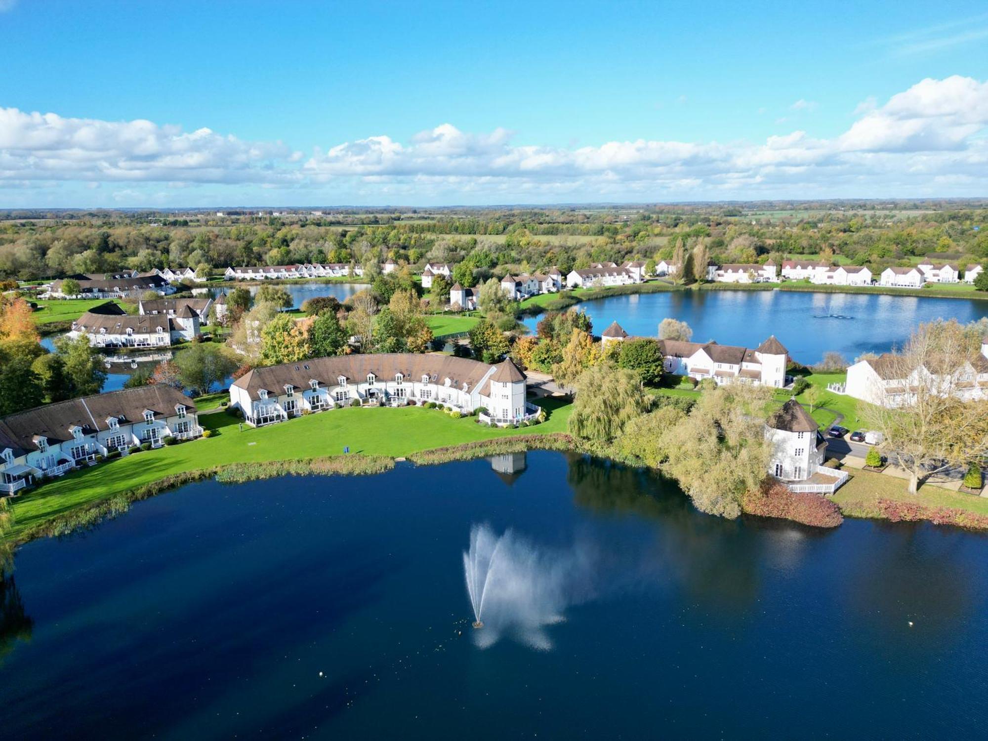 Luxury Kingfisher Lodge, Isis Lake, Within The Cotswold Waterpark Cirencester Exterior foto