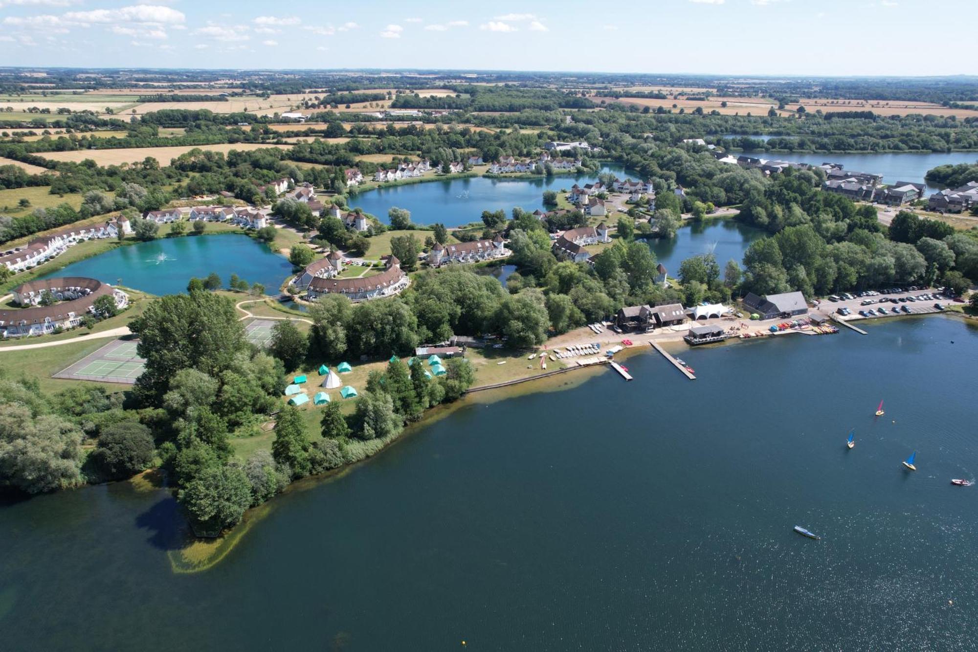 Luxury Kingfisher Lodge, Isis Lake, Within The Cotswold Waterpark Cirencester Exterior foto