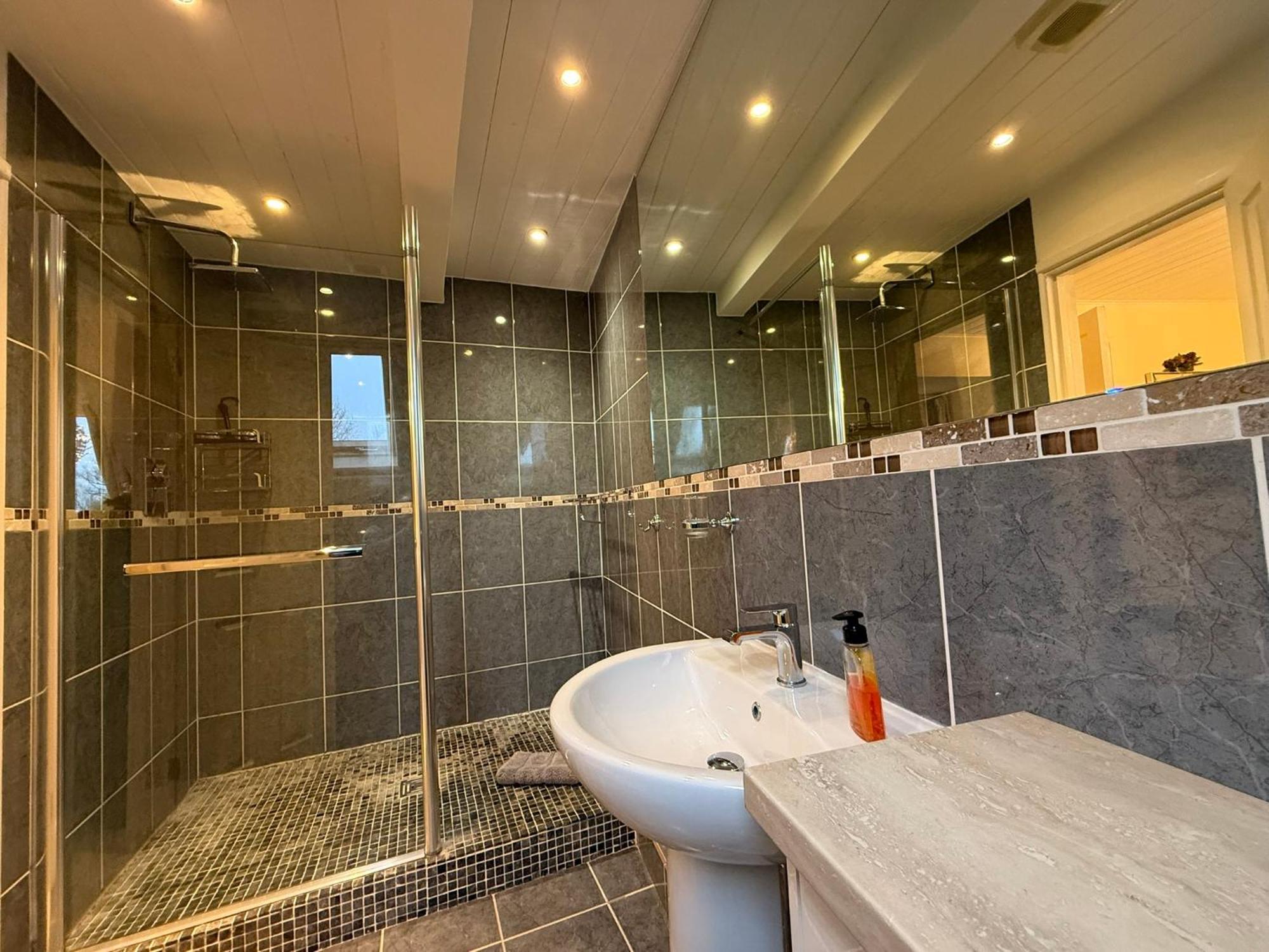 Luxury Kingfisher Lodge, Isis Lake, Within The Cotswold Waterpark Cirencester Exterior foto