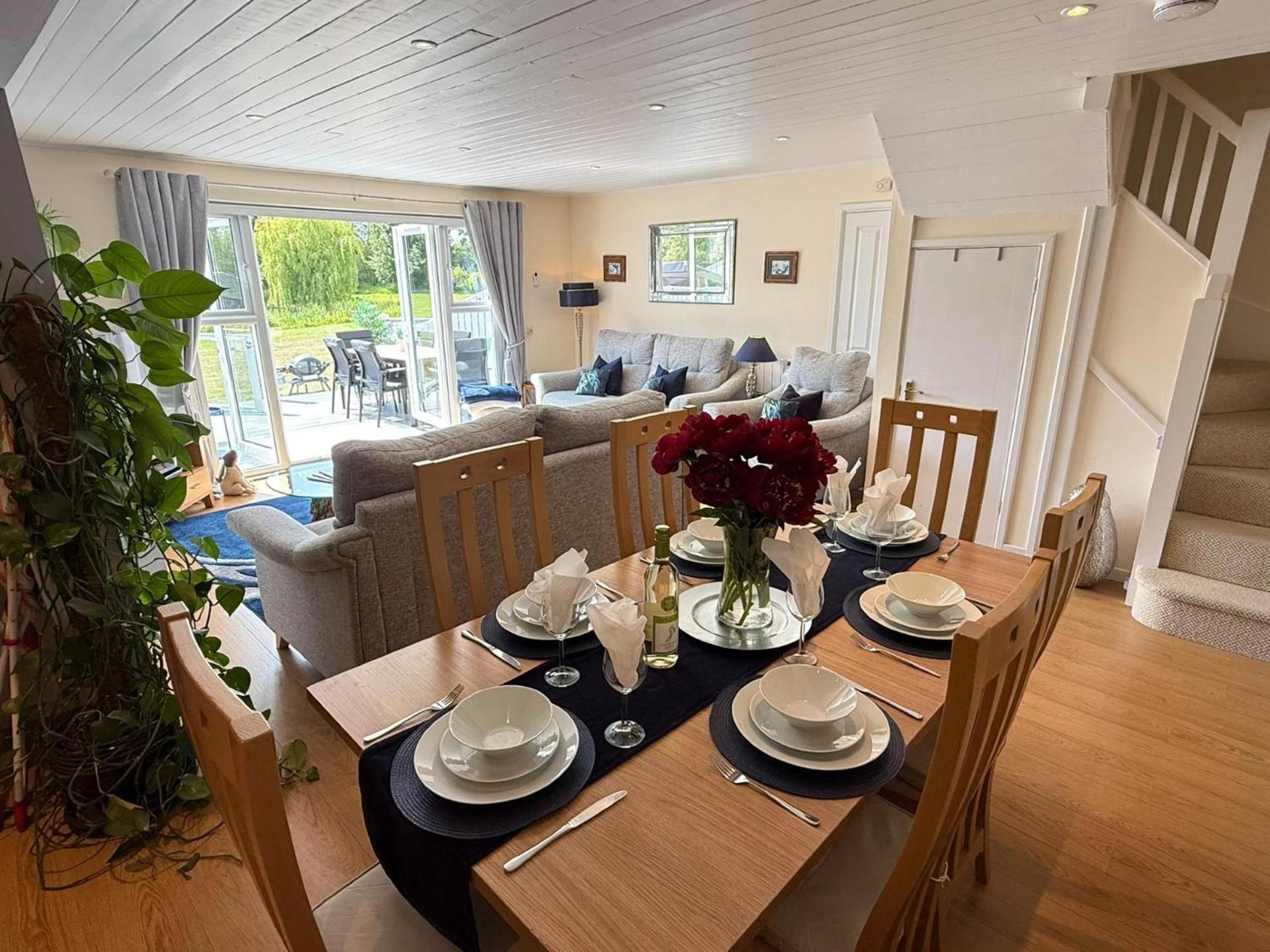 Luxury Kingfisher Lodge, Isis Lake, Within The Cotswold Waterpark Cirencester Exterior foto