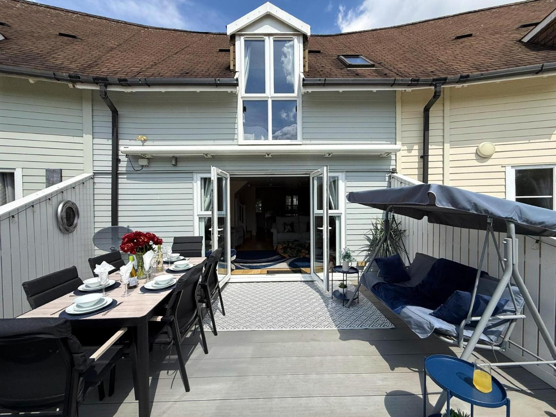 Luxury Kingfisher Lodge, Isis Lake, Within The Cotswold Waterpark Cirencester Exterior foto