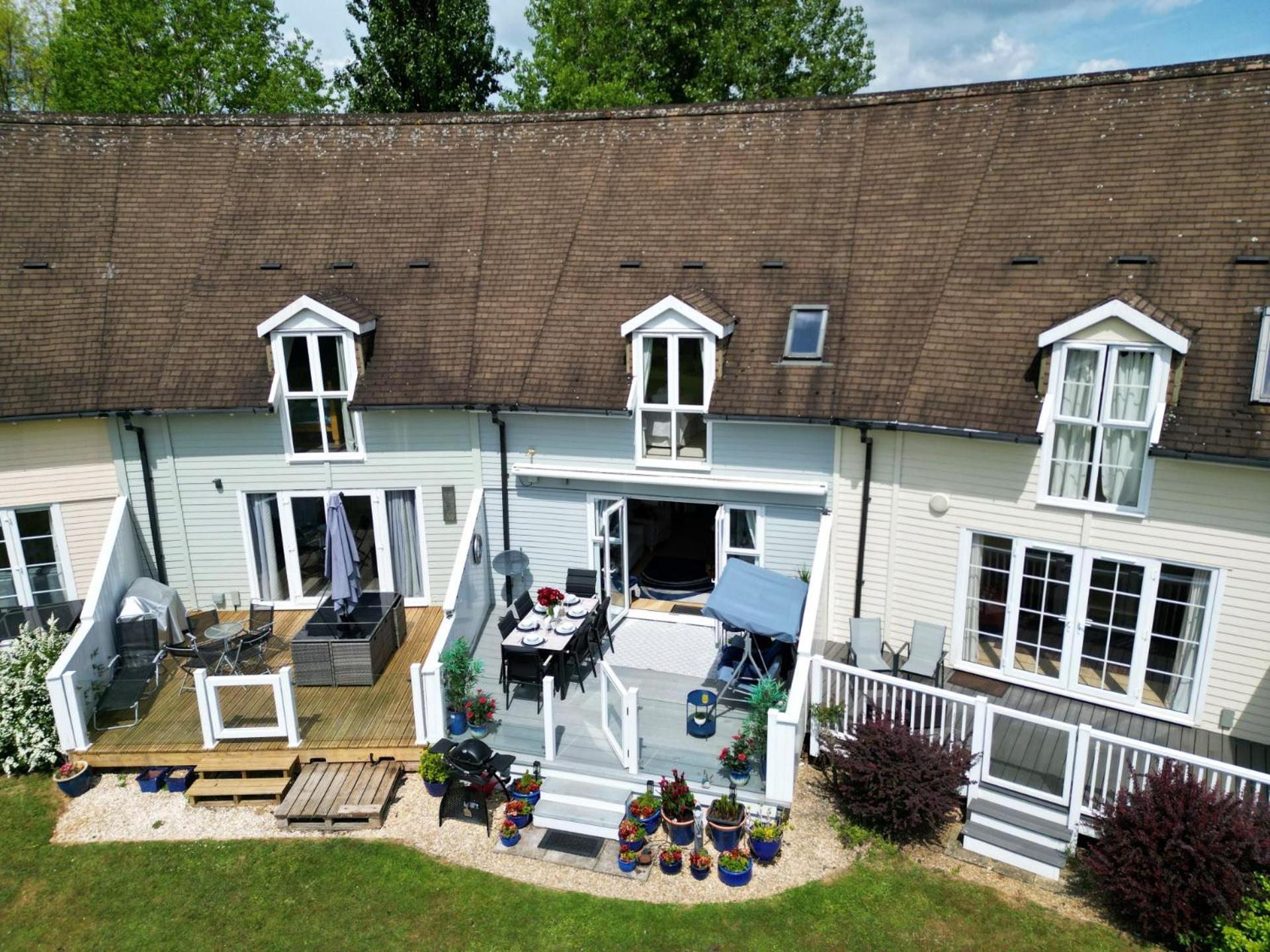 Luxury Kingfisher Lodge, Isis Lake, Within The Cotswold Waterpark Cirencester Exterior foto